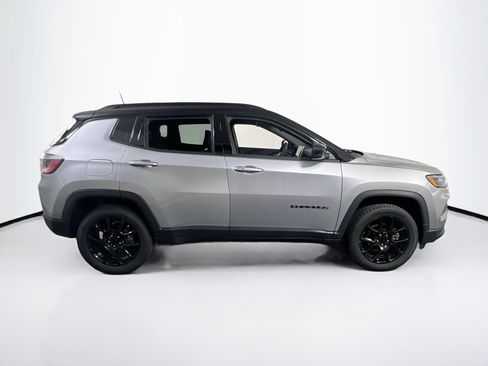 Used 2022 Jeep Compass Latitude w/ Sun and Sound Group AWD/4WD image 4