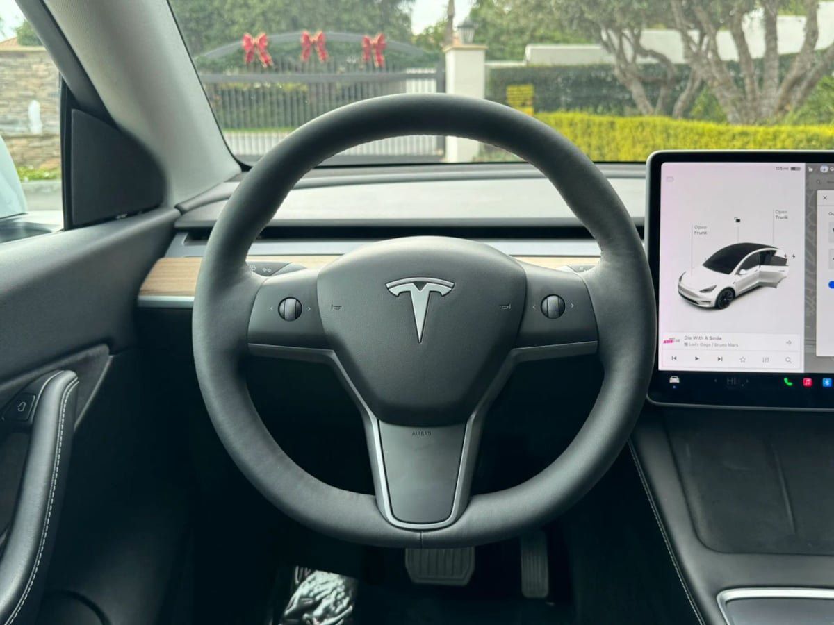 Used 2023 Tesla Model Y Long Range AWD/4WD image 37