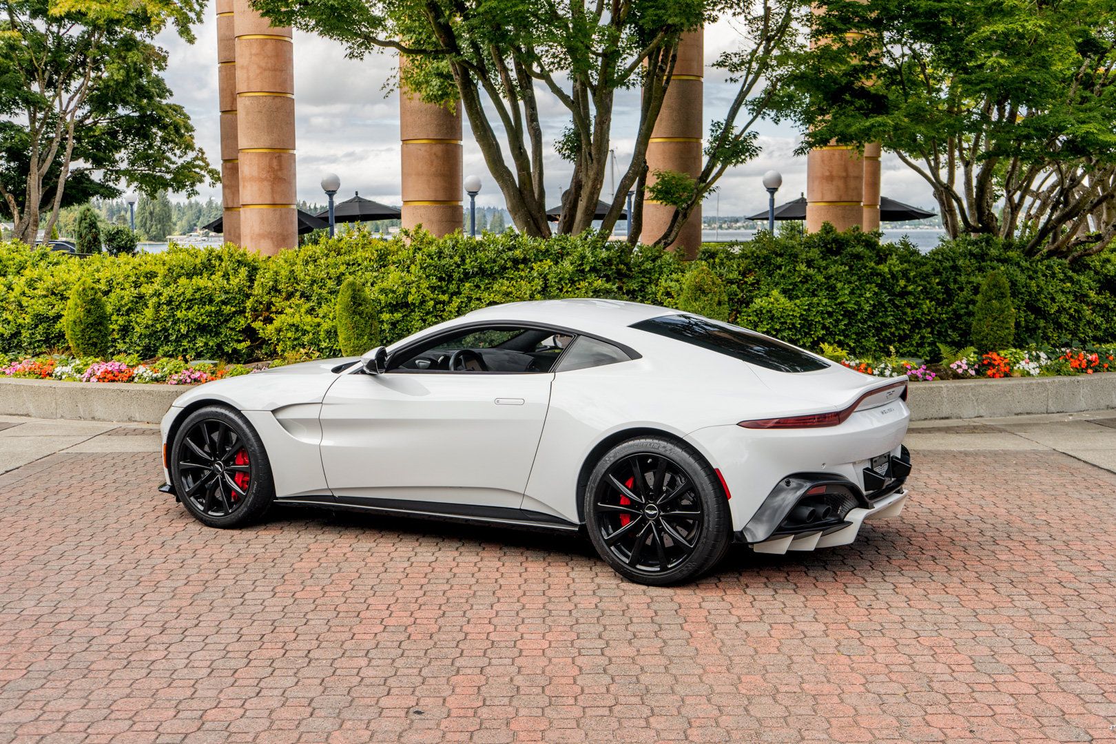 Used 2020 Aston Martin V8 Vantage Coupe RWD image 2