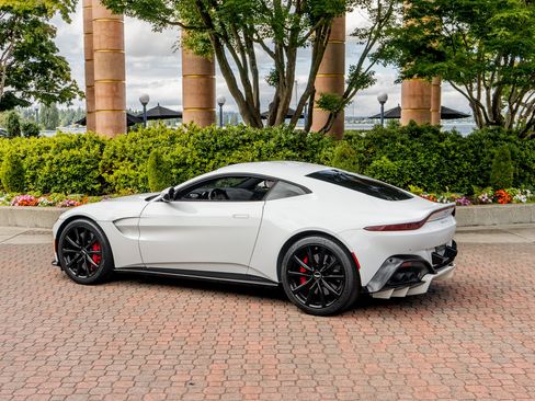 Used 2020 Aston Martin V8 Vantage Coupe RWD image 2