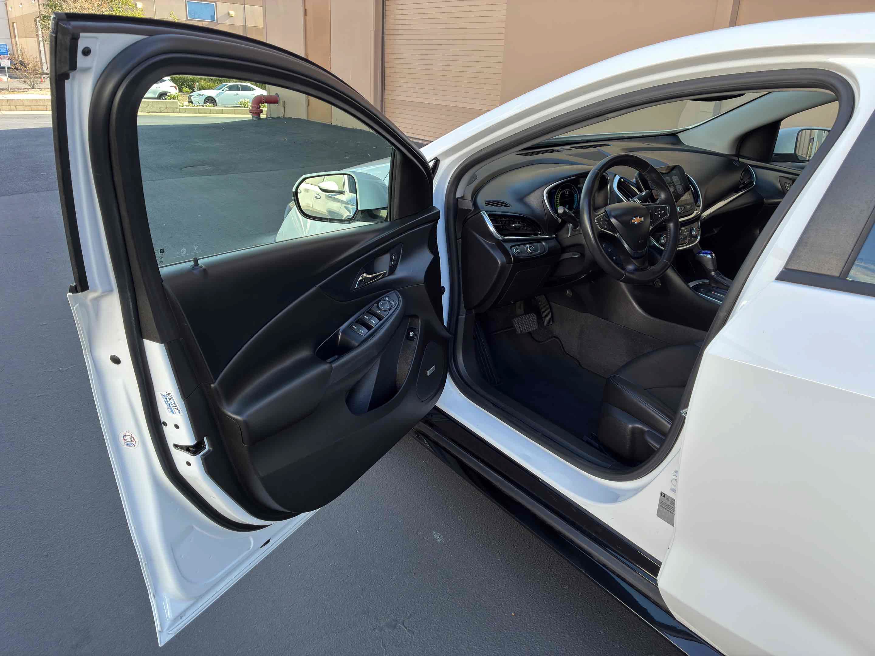 Used 2018 Chevrolet Volt Premier FWD image 37