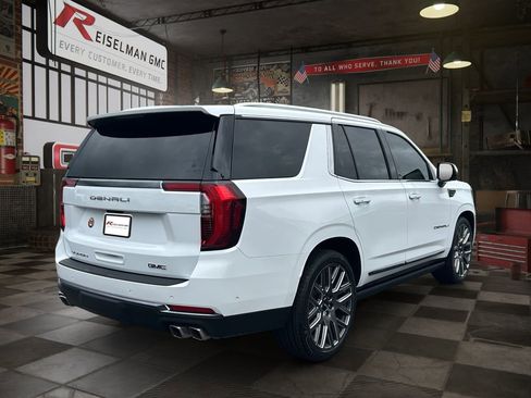 Used 2026 GMC Yukon Denali Ultimate AWD/4WD image 3