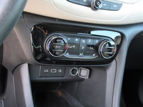 Used 2021 Buick Encore GX Select image 25