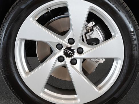 Certified 2025 Audi Q5 Premium Plus w/ Premium Plus image 5