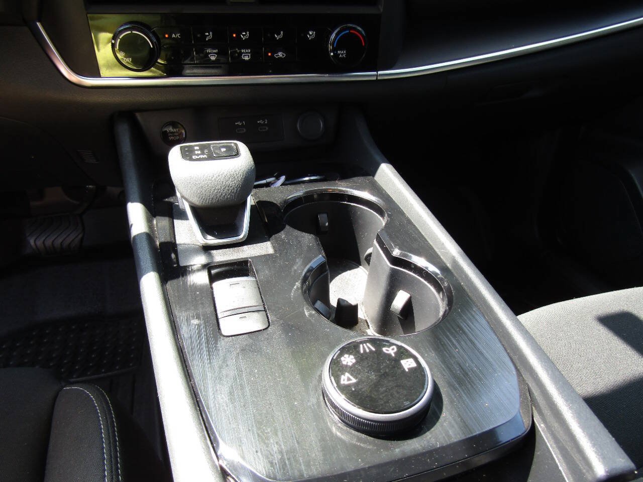 Used 2024 Nissan Rogue S AWD/4WD image 16