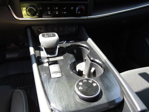 Used 2024 Nissan Rogue S AWD/4WD image 16