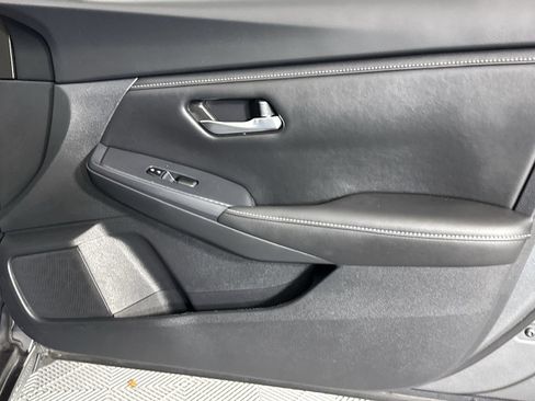 Certified 2025 Nissan Sentra SV FWD image 31