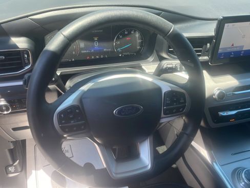 Used 2024 Ford Explorer XLT w/ Equipment Group 202A AWD/4WD image 18