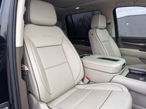 Used 2022 GMC Yukon XL Denali image 56