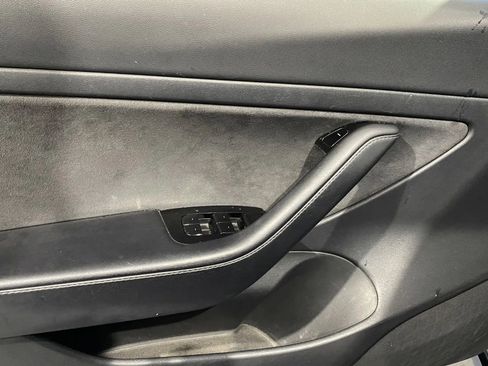 Used 2020 Tesla Model 3 Standard Range Plus image 12