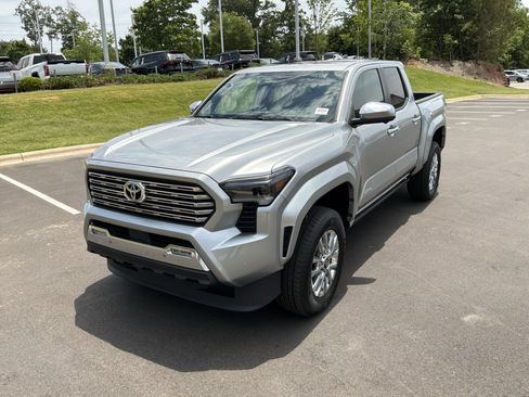Used 2024 Toyota Tacoma Limited w/ Limited Package (LT) AWD/4WD image 5