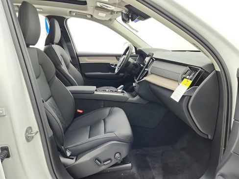 New 2025 Volvo XC90 T8 Plus w/ Protection Package Premier image 22