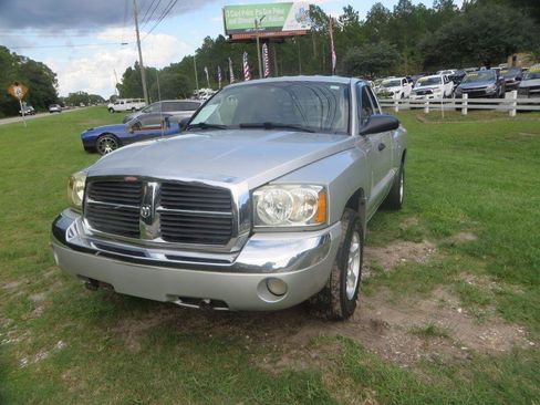 Used 2006 Dodge Dakota Laramie RWD image 2