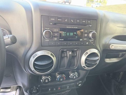 Used 2017 Jeep Wrangler Sahara w/ Connectivity Group image 30