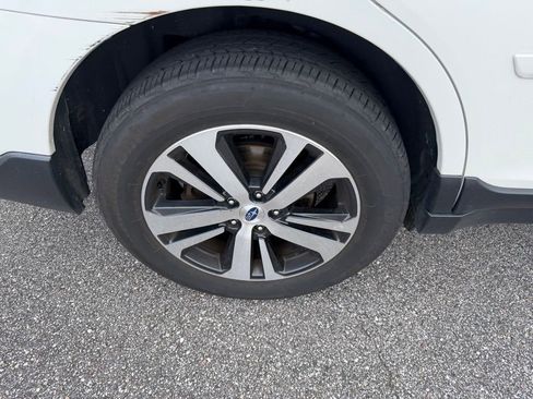 Used 2019 Subaru Outback 2.5i Limited AWD/4WD image 5