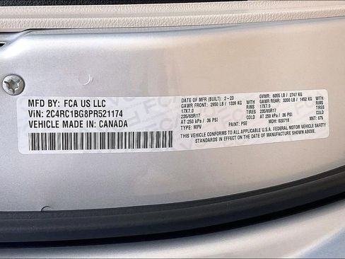 Used 2023 Chrysler Pacifica Touring-L image 35