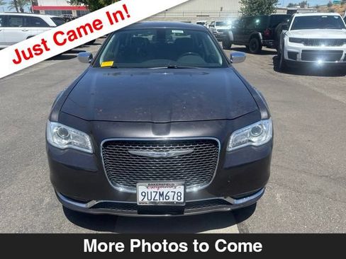 Used 2017 Chrysler 300 C RWD image 9