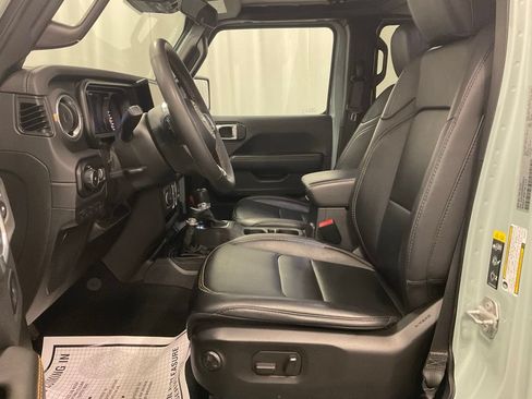 Used 2024 Jeep Wrangler Unlimited Sahara AWD/4WD image 13