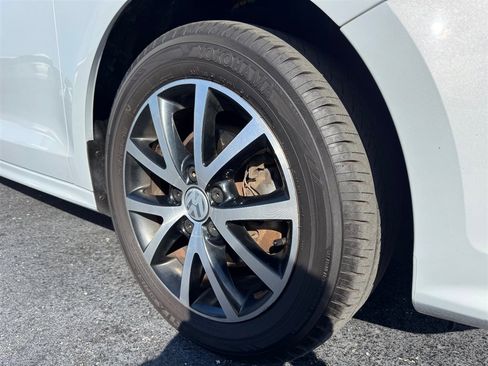 Used 2018 Volkswagen Jetta SE FWD image 9