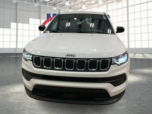 Used 2024 Jeep Compass Sport image 8