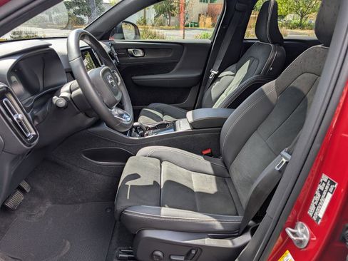 Used 2023 Volvo C40 P8 Recharge Ultimate w/ Protection Package Premier image 10