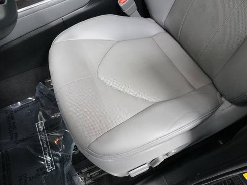 Used 2022 Toyota Highlander Limited image 11