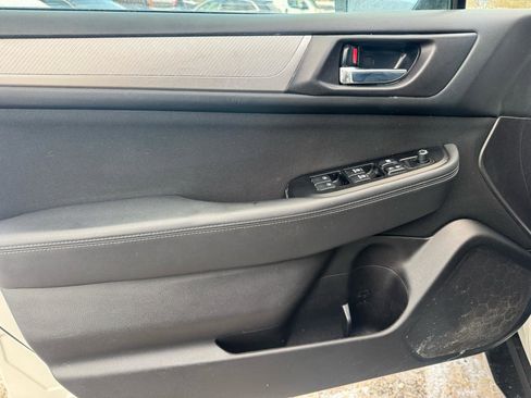 Used 2017 Subaru Outback 2.5i Premium image 22