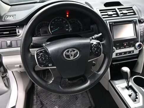 Used 2014 Toyota Camry LE FWD image 11