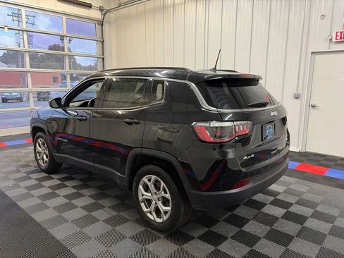 Used 2024 Jeep Compass Latitude AWD/4WD image 6