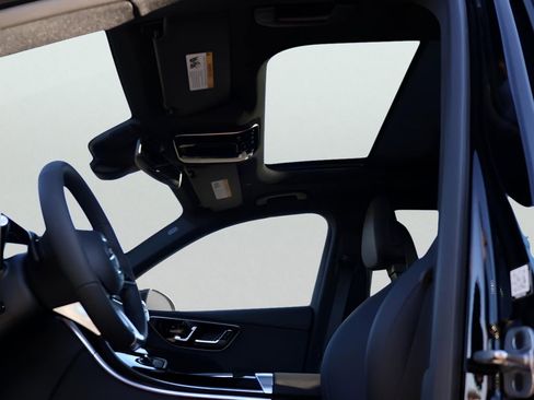 Certified 2026 Mercedes-Benz GLC 300 4MATIC image 39