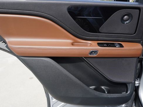 Used 2021 Lincoln Aviator Reserve w/ Equipment Group 201A image 37