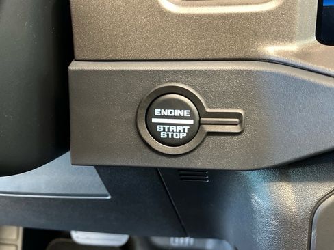 New 2025 Ford Bronco Badlands image 8