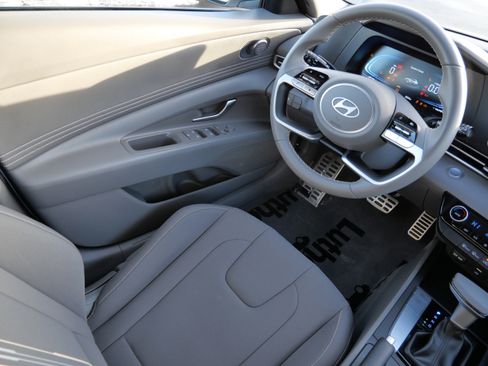 Certified 2025 Hyundai Elantra Sport image 9