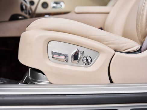 Used 2014 Rolls-Royce Wraith image 37