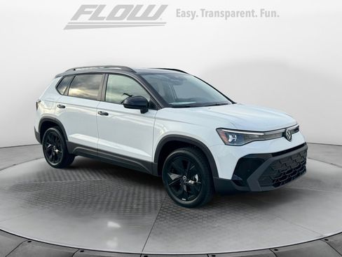 New 2026 Volkswagen Taos SE image 1
