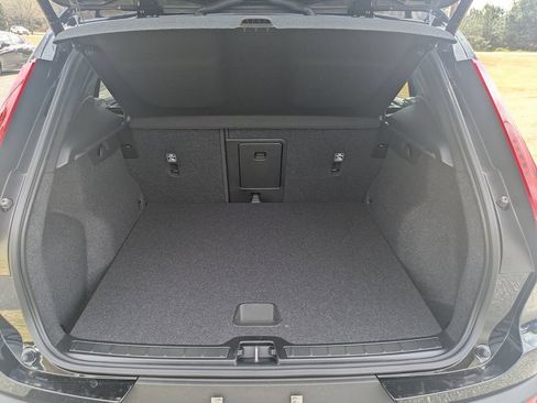 Certified 2026 Volvo XC40 B5 Core AWD/4WD image 13