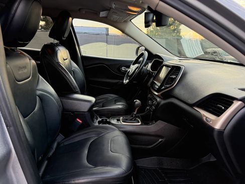 Used 2017 Jeep Cherokee Limited FWD image 18