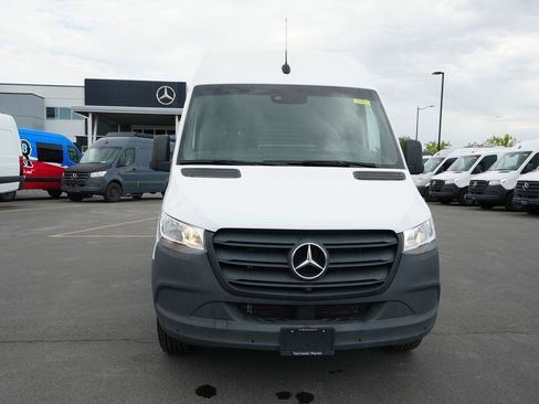 Used 2024 Mercedes-Benz Sprinter 2500 image 2