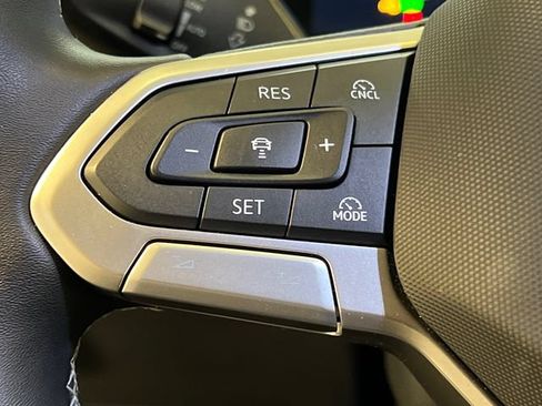 Certified 2025 Volkswagen Tiguan SE FWD image 21