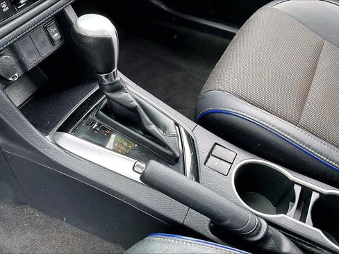 Used 2018 Toyota Corolla SE w/ Body Protection Package FWD image 17