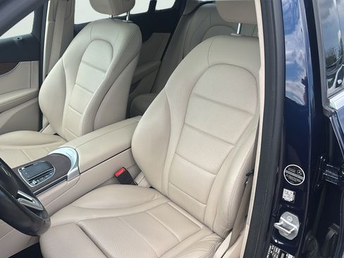Used 2021 Mercedes-Benz GLC 300 4MATIC image 19