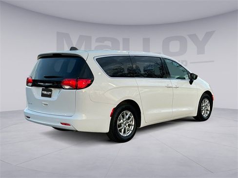 Used 2024 Chrysler Voyager LX image 3