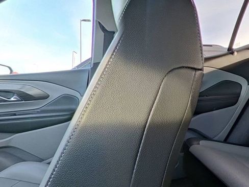 Used 2023 GMC Terrain SLT image 26