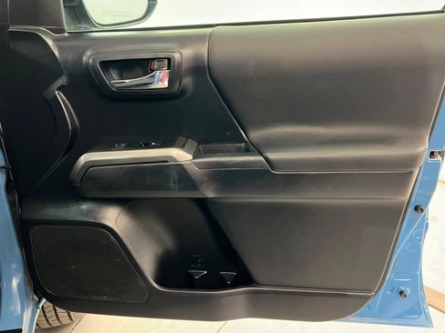 Used 2019 Toyota Tacoma TRD Off-Road w/ Technology Package AWD/4WD image 22