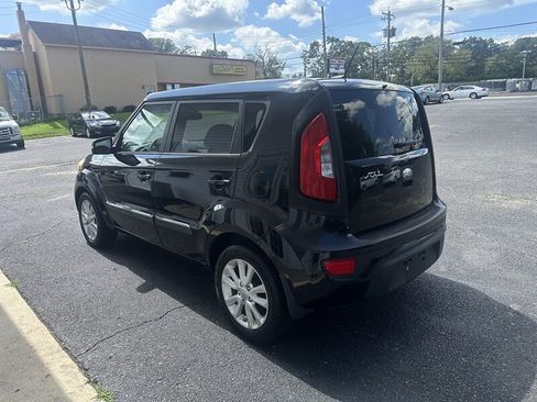 Used 2013 Kia Soul + FWD image 7