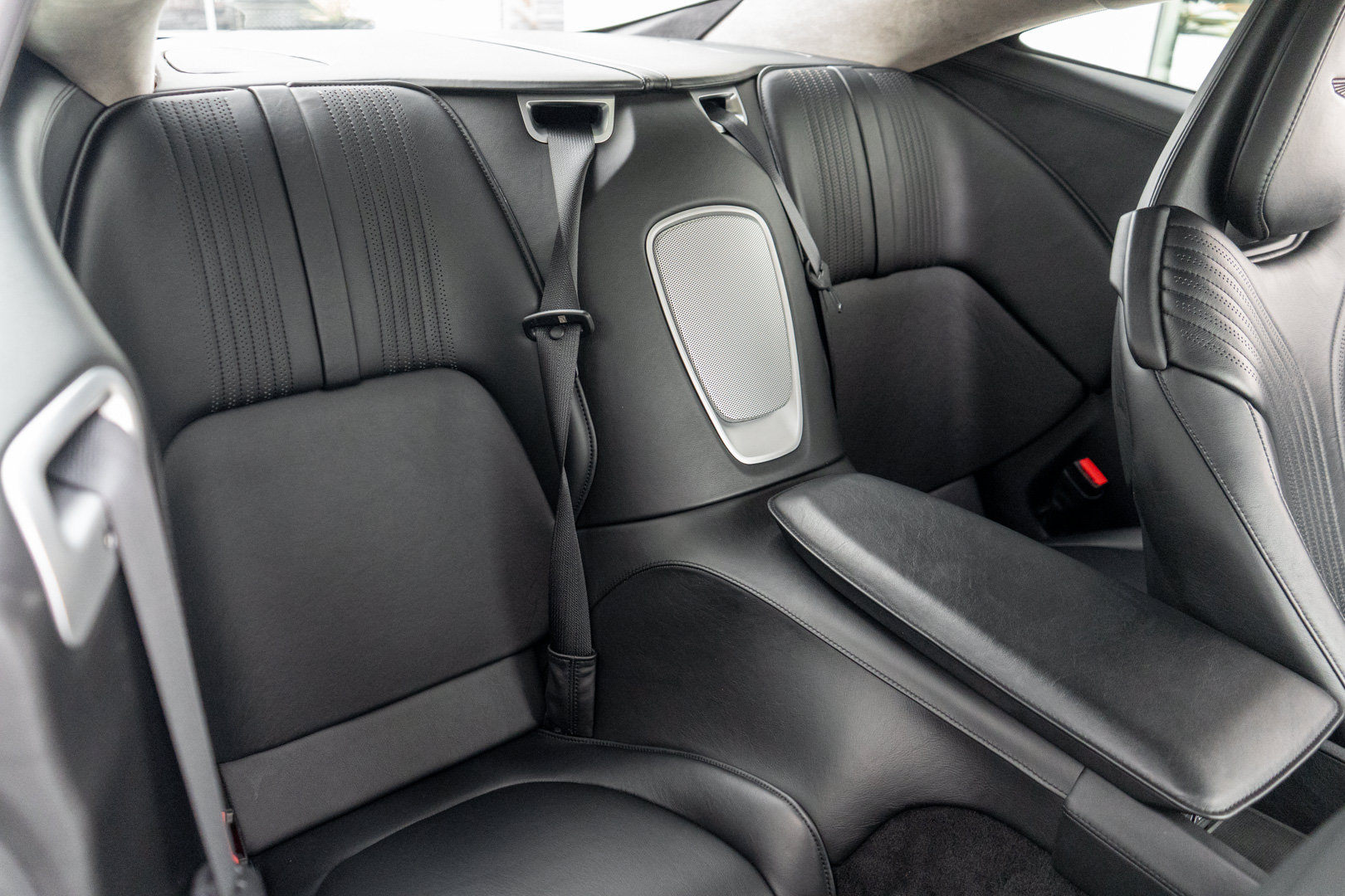 Used 2019 Aston Martin DB11 Coupe RWD image 31
