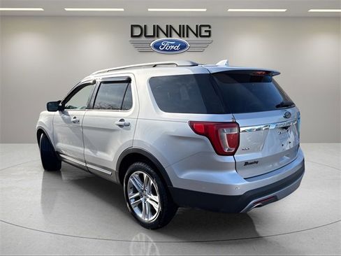 Used 2016 Ford Explorer XLT w/ Equipment Group 202A image 2