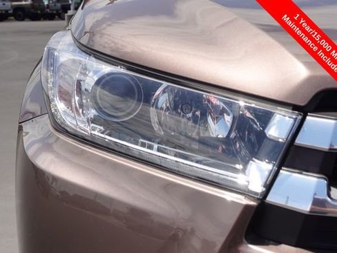 Certified 2019 Toyota Highlander Limited Platinum AWD/4WD image 6