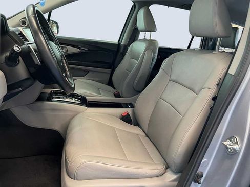 Used 2017 Honda Pilot Touring image 6