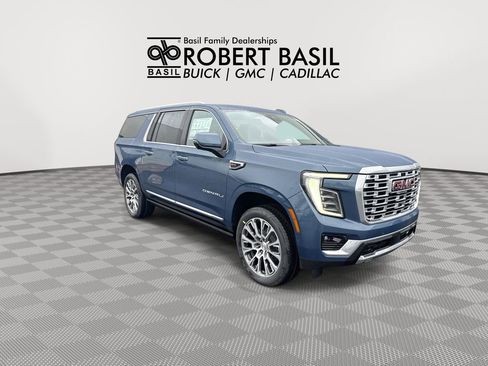 New 2026 GMC Yukon XL Denali w/ Denali Reserve Package AWD/4WD image 2
